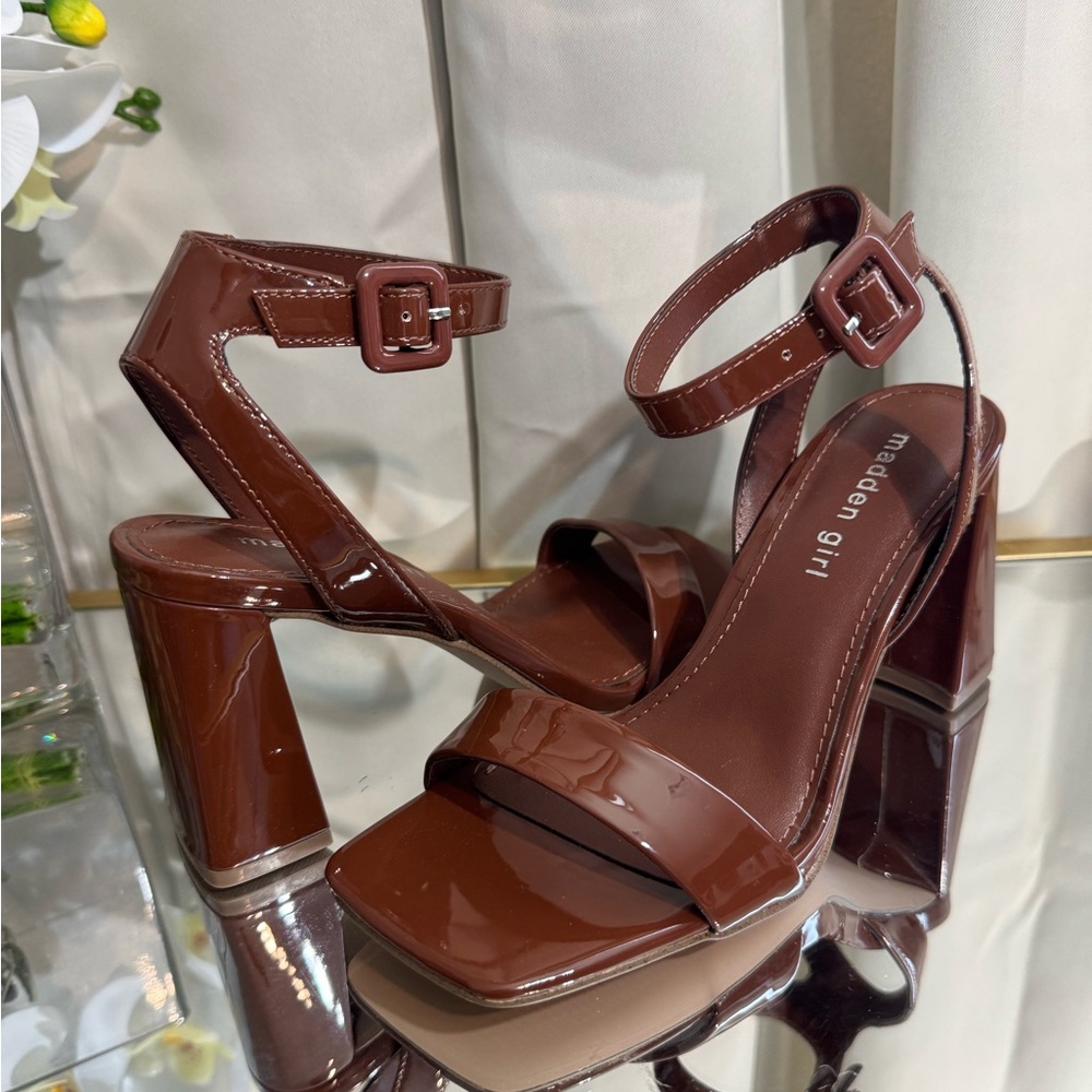 Madden Girl Winni Open-Toe Heeled Sandal • Size US 6 M • Spiced Rum Pat